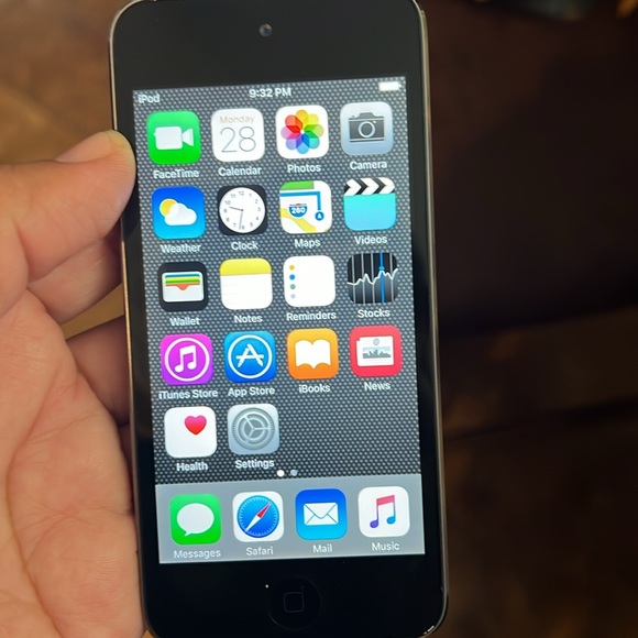 iPod touch $65 - Picture 6 of 8
